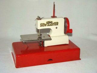 Sweet Vintage Red Metal Kay - Ee Sew Master Toy Sewing Machine,  German U.  S.  - Zone
