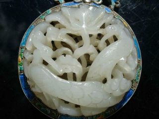 A WELL CARVED ANTIQUE CHINESE WHITE JADE AND ENAMEL SILVER PENDANT 2