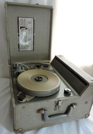 Vintage Newcomb Audio 4 Speed Portable Record Player Model Av - 7 1960s
