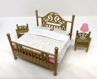 Sylvanian Families - Brass Bed Furniture Set In Gc