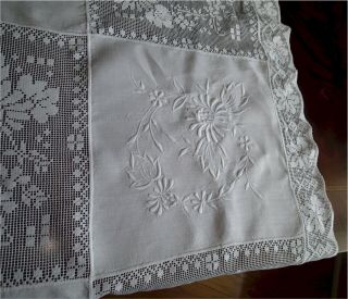 Lovely Vintage Ornate White Linen Filet Lace Embroidered Tablecloth 90 By 70