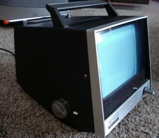 Rare Vtg Sony Tv - 720u Portable Tv 1972 7 " Screen Ac/dc - See Video In Ad