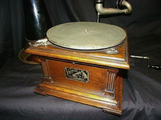 Antique Oak Victor Talking Machine Vic - Ii Old Finish Sounds Good External Horn.
