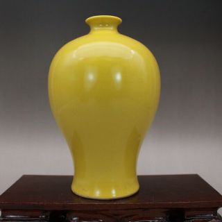 Fine Chinese Yellow Glazed Porcelain Mei Vase