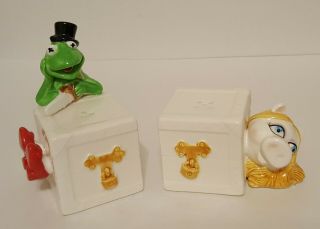 Vintage Kermit The Frog Saws In Half Miss Piggy Magic Show Salt & Pepper Shakers