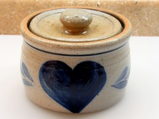 Vtg Primitive Kitchen 1986 Rowe Pottery Cobalt Blue Heart Salt Glazed Crock Lid