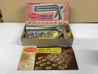 Vintage Trigger Quick Wear - Ever Cookie Gun And Pastry Decorator 3365 Recipes