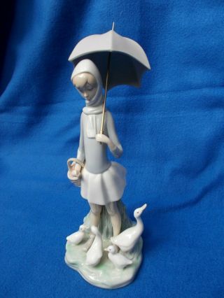 Vintage Lladro Porcelain Figurine - Girl Feeding Ducks,  Umbrella - Perfect