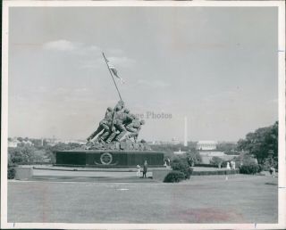 1990 Iwo Jima Memorial Statue Washington Convention Vintage Military Photo 8x10
