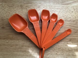 Tupperware Vintage Orange Nesting Measuring Spoons (set Of Six) & Ring Holder