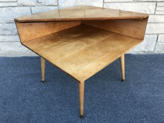 Mid Century Modern Heywood Wakefield Style Blonde Wood Corner Coffee Table - 27”