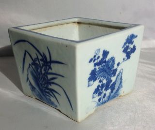 19th C.  Antique Chinese Blue & White Porcelain Planter