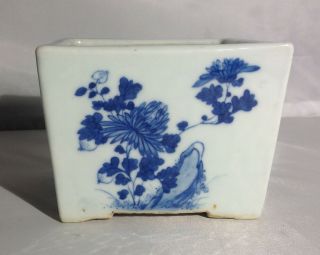 19th c.  Antique Chinese blue & white porcelain planter 2
