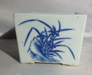 19th c.  Antique Chinese blue & white porcelain planter 3