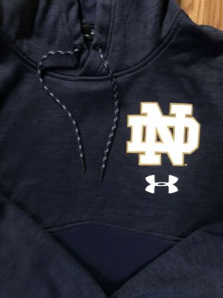 Notre Dame Football Team Issued Under Armour Hooded Sweatshirt Large 2