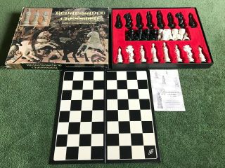 Vintage 1970 E.  S.  Lowe No.  833 Renaissance Chessmen 4 - 3/4 " King Chess Set