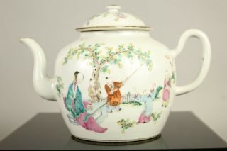 A large Chinese famille rose figural teapot with mark to the base 19thc Qing 2