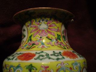 Antique Chinese Qing Guangxu Famille Rose / Verte Yellow Ground Vase 3