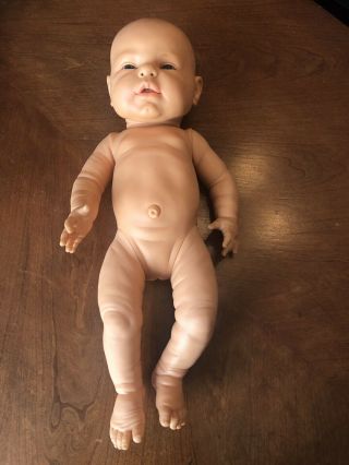 Berjusa Baby Girl Doll Movable Limbs Newborn Very Life Like