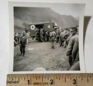 Vintage Snapshot Photo Us Army Mash Truck In Field - Soldiers In Line