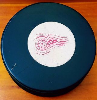 1977 - 83 Detroit Red Wings Nhl Viceroy Official Game Puck Made In Canada