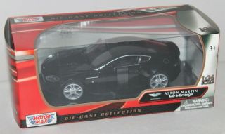 Boxed Die Cast Car 1:24 Scale Motor Max Aston Martin V12 Vantage