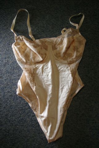 Stunning Vintage M&s Body 38d Satin And Lace