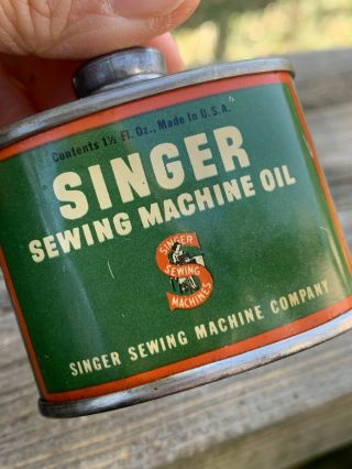 Vintage Singer Sewing Machine Oil 1 1/2 Oz Lead Top Handy Metal Can Gas Sign