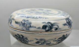 Fantastic Antique Chinese Ming Dynasty Style Blue & White Lidded Box Circa 1780s