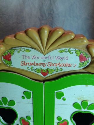 The Wonderful World Of Strawberry Shortcake Play Cabinet Doll House 1981 3