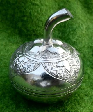 Attractive Vintage Decorated Brunei Silver Box Shaped Like An Apple - 1.  08ozt