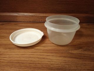 Vintage Rubbermaid Servin Saver 2 Cups Container With Almond Lid