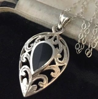 Vintage Jewellery Lovely Sterling Silver & Onyx Teardrop Pendant & Chain
