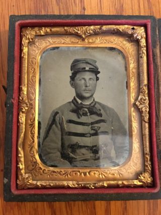 Antique Ambrotype Civil War Confederate? Soldier Photo - Armed W/pistols And Sword