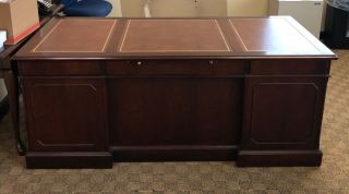 Alma Executive Mahagany Desk 36 X 72.  Leather Top & Mahogany Wood In Great Shape