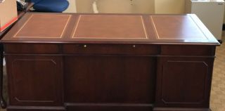 Alma executive mahagany desk 36 X 72.  Leather top & mahogany wood in great shape 2