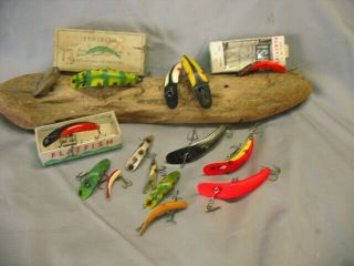Vintage/old Fishing Lures - 14 Antique Baits - All Are Helin Flatfish - All Colors