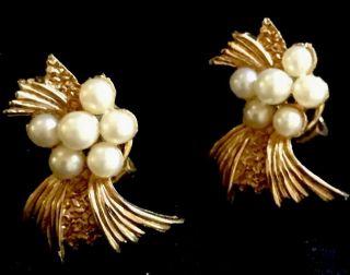 Vintage Crown Trifari Signed Faux Pearl Cluster Clip Gold Tone Earrings Lovely