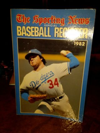 1982 The Sporting News Official Baseball Register Fernando Valenzuela