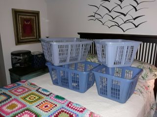 Set Of 4 Vintage Rubbermaid Roughneck Laundry Clothes Baskets Moody Blues