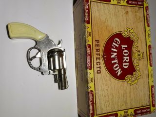 Vintage Volcanic starter pistol model V22 Made in Italy in cigar box 2