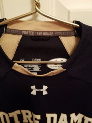 Men ' s Under Armour NOTRE DAME Football TEAM ISSUED Navy Pullover Shirt XL 2