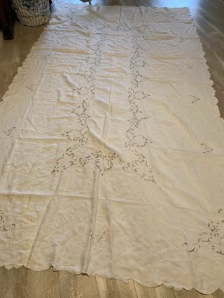 Vtg White Irish Linen Damask Banquet 125 " Tablecloth Cutwork Acanthus Embroidery