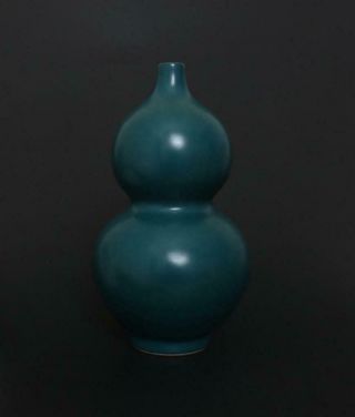 Antique Chinese Porcelain Green Glaze Vase Yongzheng Marked