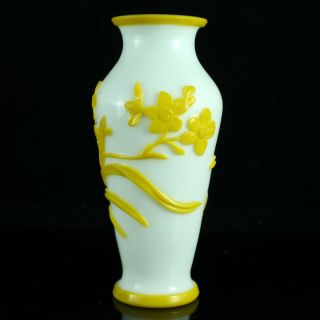 CHINESE WHITE & YELLOW PEKING GLASS VASE OVERLAY PLANTS & FLOWERS 20TH C. 3