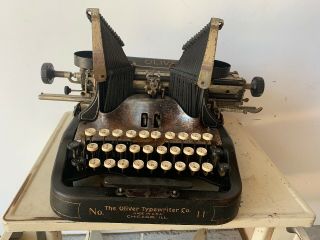 Antique Oliver No.  11 Typewriter.  Bat Wing Type.