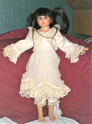 Unique Vint.  Real.  Vinyl Dainty Display Little Girl By Ael.  All Orig.  37