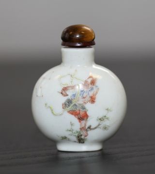 Antique Chinese Enamelled Porcelain Snuff Bottle,  Qing Dynasty,  18th Century.