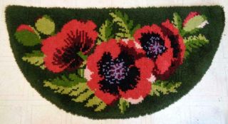 Vtg 1977 Shillcraft Handmade Floral Poppy Hook Rug Half Circle Green Red 43 X 21