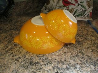 Set Of 2 Vintage Large Pyrex 444 4qt & 442 1 1/2 Qt Orange Sunflower Bowls